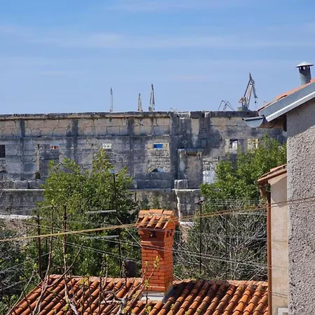 Bijonda Near Arena * פולה