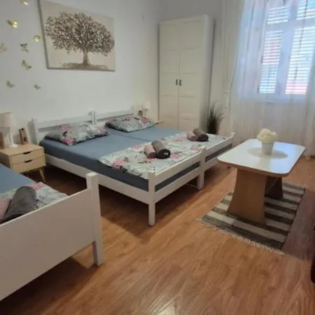 Bijonda Near Arena アパート プーラ