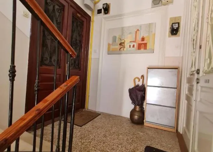 Bijonda Near Arena * Πούλα