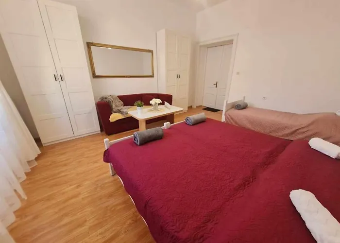 Διαμέρισμα Bijonda Near Arena *