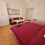 Διαμέρισμα Bijonda Near Arena *